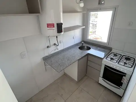 1 ambiente frente  con balcon vista abierta y doble circulacion.