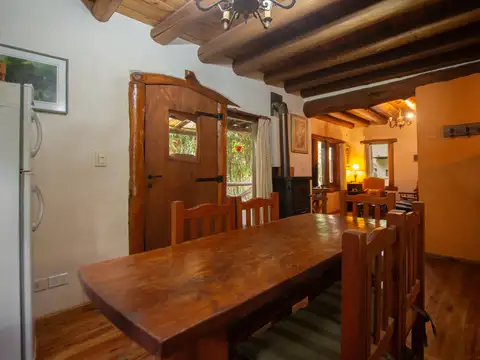 Casa 7 ambientes con 2 baños
