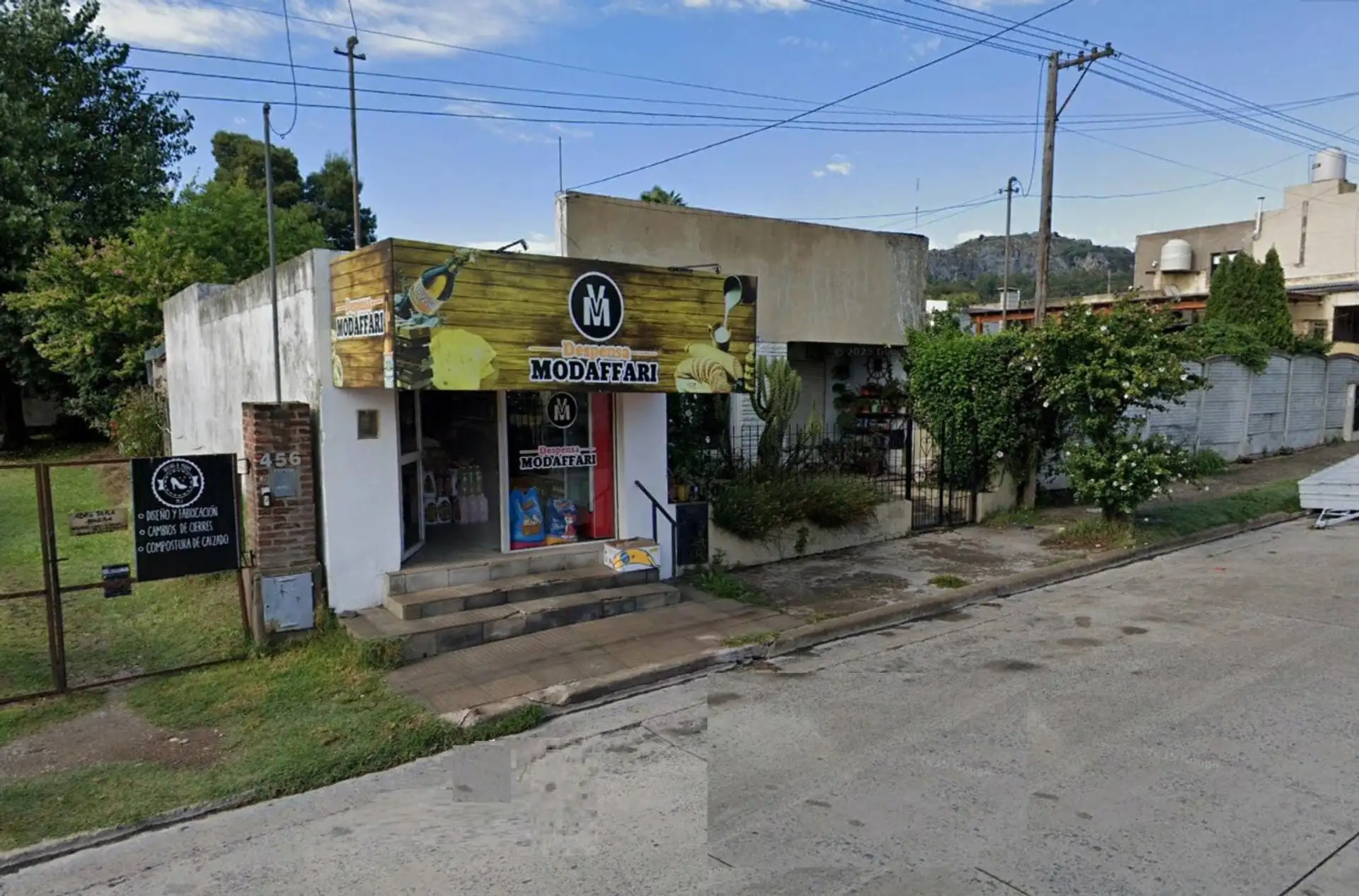 Casa 4 amb, 100m² con patio — Antigüedad 50 años