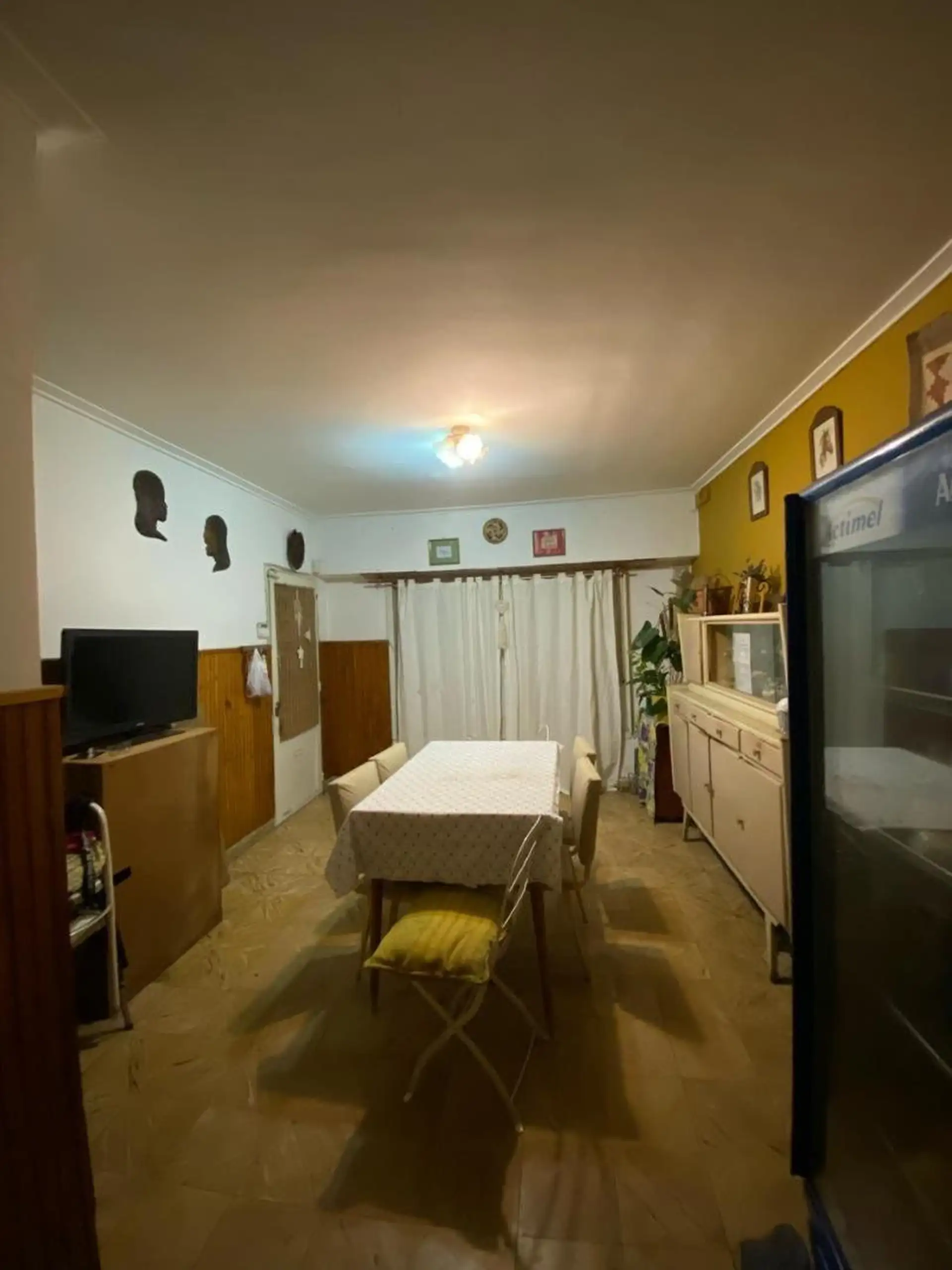 Casa 4 amb, 100m² con patio — Antigüedad 50 años
