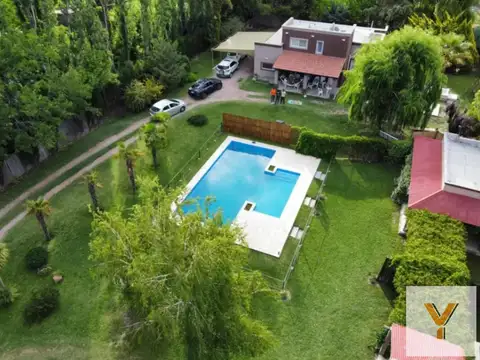 Casa en venta - 6 Dormitorios 4 Baños - Mendoza