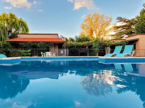 Casa 10 ambientes con 4 baños