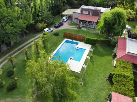 Casa en venta - 6 Dormitorios 4 Baños - Mendoza