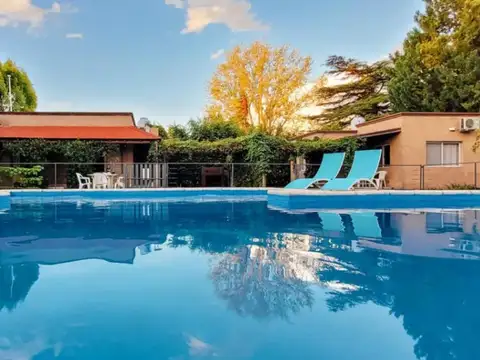 Casa 10 ambientes con 4 baños