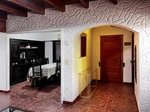 Casa 5 ambientes con 2 baños