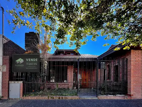 VENTA CASA CHALET 5 AMBIENTES EN BANFIELD - PISCINA - JARDIN