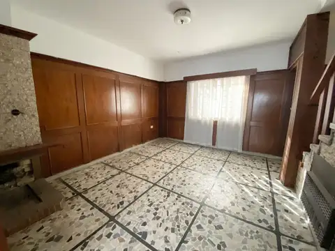 Casa 7 ambientes con 1 baño