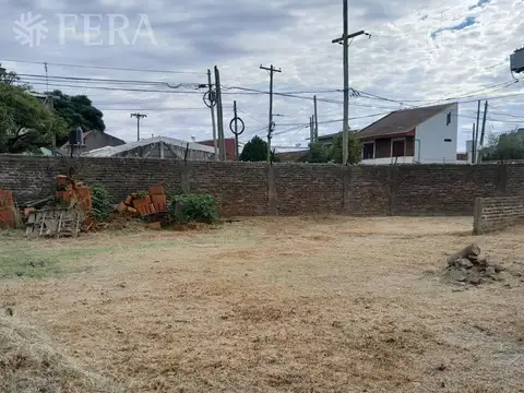 Venta casa 4 ambientes sobre tres lotes con cochera en San Francisco Solano