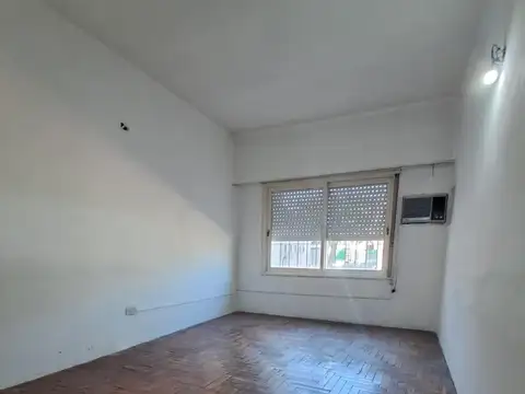 Casa en Alquiler con 3 cocheras