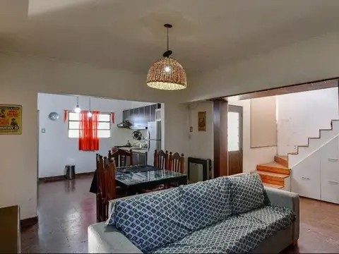 Casa en Venta de 5 Ambientes con Cochera y Quincho