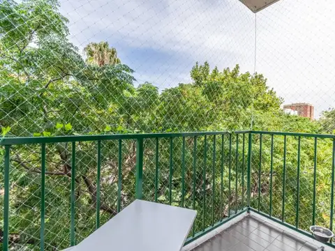 Dpto. Monoambiente con balcón. Cocina separada. Coghlan