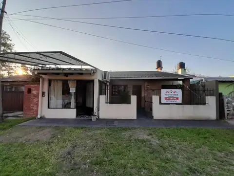 VENDO PINTORESCO CHALET CÉNTRICO EN LA CIUDAD DE ESQUINA!!!