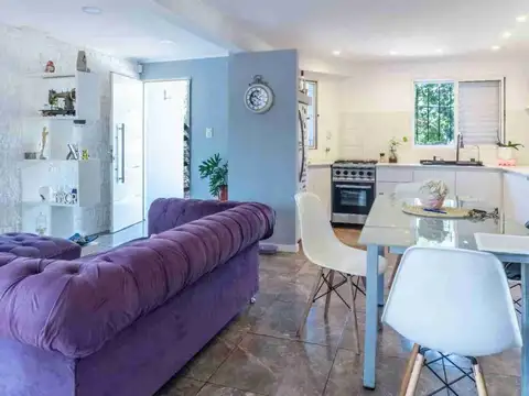 CASA EN VENTA CON PATIO Y PILETA GRO. BAIGORRIA