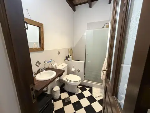 Casa 4 ambientes con 2 baños