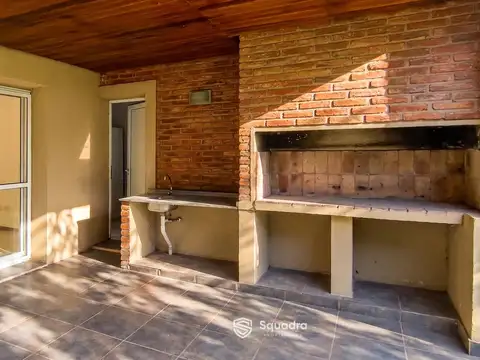 Casa 6 ambientes con 2 baños