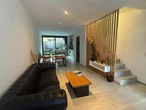 Duplex en venta tipo casa 4 ambientes - Ituzaingó Norte