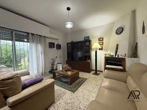 Venta 2 viviendas en mismo padrón en Solymar Sur 4 dormitorios y barbacoa