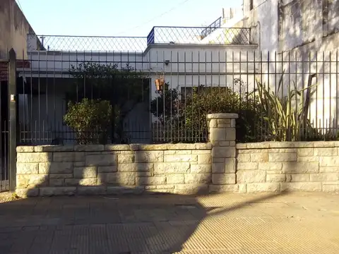 MUY BUEN TERRENO DE 10 M DE FRENTE POR 27 M DE FONDO, CON DEMOLICION ZONIFICACION USA "M"