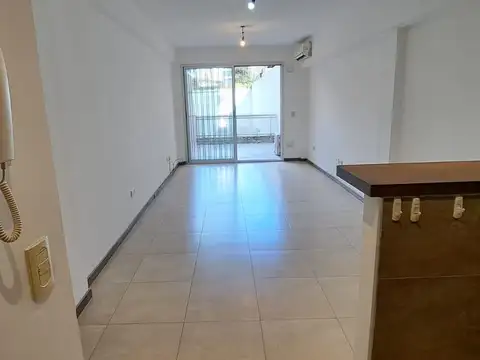 DEPARTAMENTO MONOAMBIENTE EN ALQUILER CON COCHERA FIJA