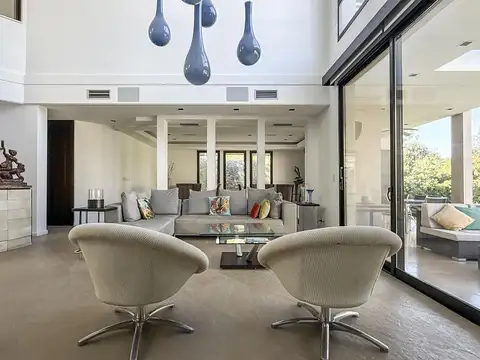 Casa 11 ambientes con 5 baños