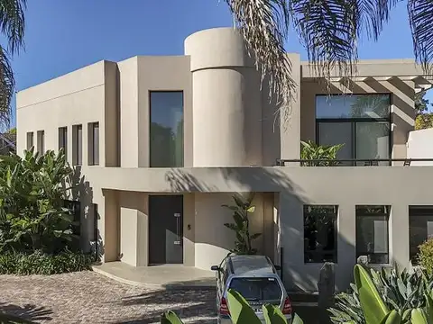 Casa unica, moderna y con diseñoo en venta en San Jorge Village. Lote amplio, luminosa