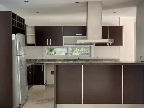 Casa 6 ambientes con 3 baños