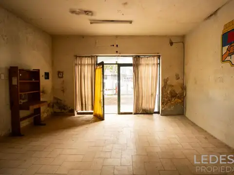  LOCAL COMERCIAL A REFACCIONAR  