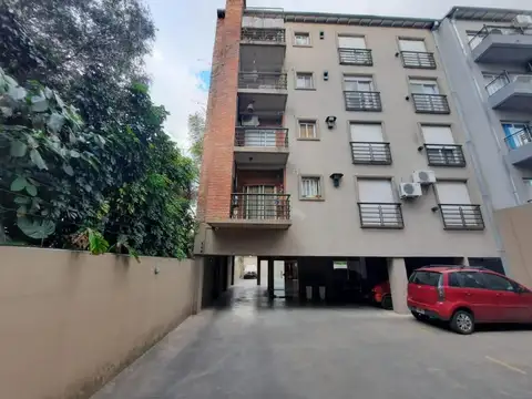 DEPARTAMENTO 3 AMBIENTES CON COCHERA CUBIERTA