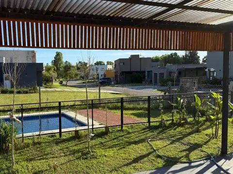 Casa en Venta con 4 cocheras
