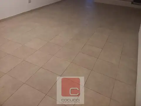 Casa en Alquiler con 2 cocheras