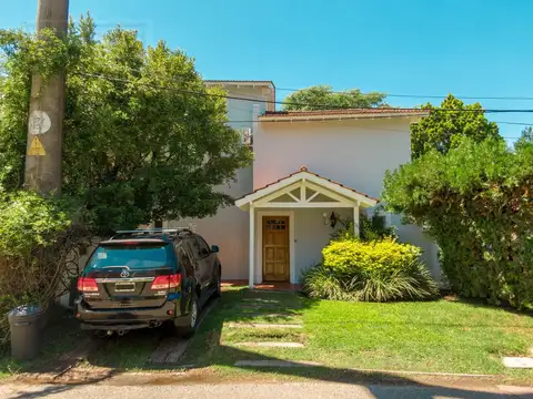 Casa en Venta en el  Barrio Tigre Chico con cuatro dormitorios, jardín y pileta