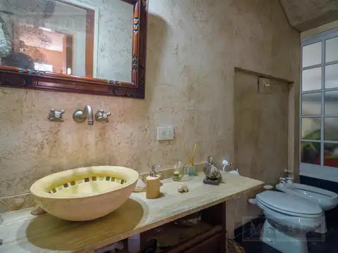 Casa 5 ambientes con 4 baños