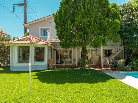 Casa en Venta en el Barrio Tigre Chico con cuatro dormitorios, jardín y pileta