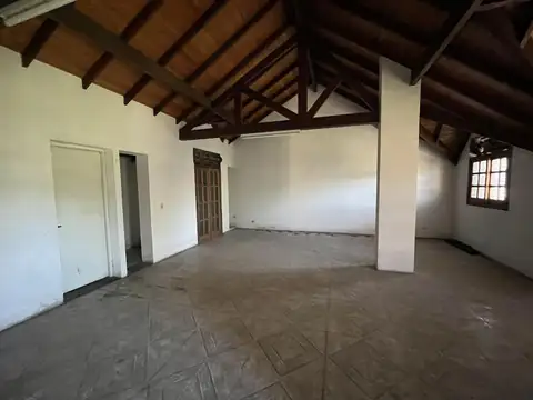 Casa con destino comercial sobre Panamericana casi Ruta 26.
