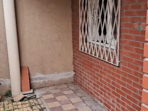 DEPARTAMENTO PH A REFACCIONAR EN VENTA - 3 AMBIENTES - HAEDO - 77 M2