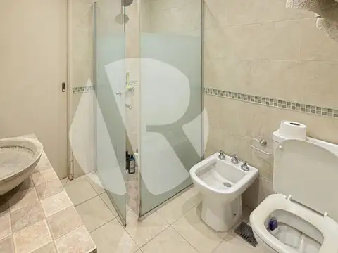 Casa 8 ambientes con 3 baños