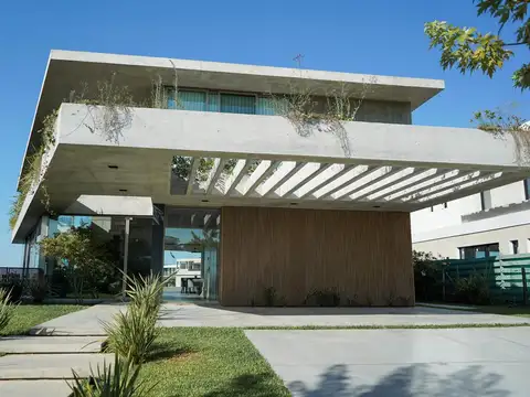 Casa al lago en el barrio Costas Puertos