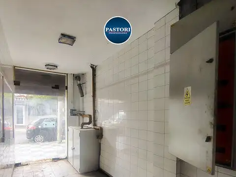 Oficina 5 ambientes con 2 baños