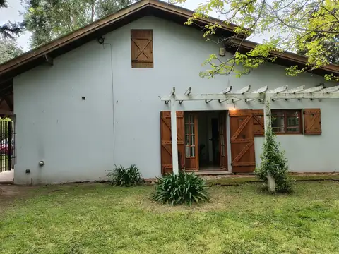 Casa en Venta con 2 cocheras