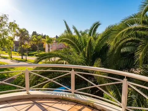 Casa 5 ambientes con 5 baños