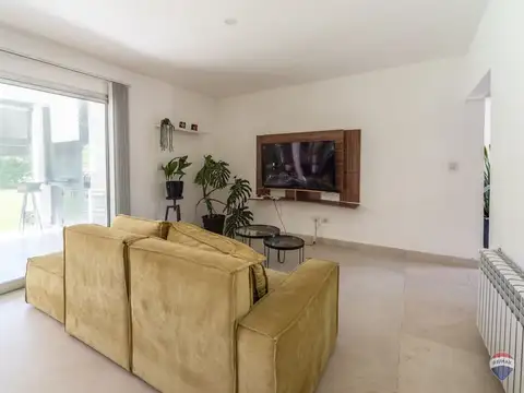 VENTA CASA 4 AMB PARQUE PILETA PILAR DEL ESTE