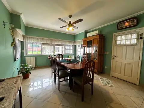 Casa en Venta con 3 cocheras