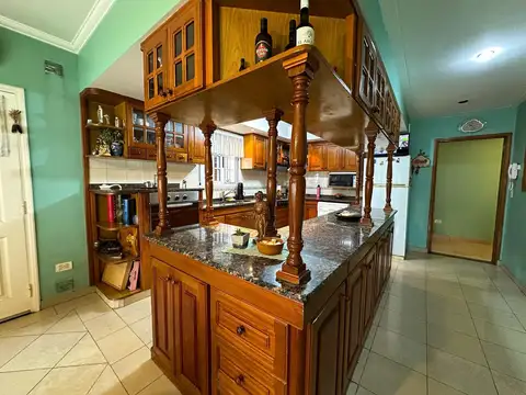 Casa 7 ambientes con 3 baños