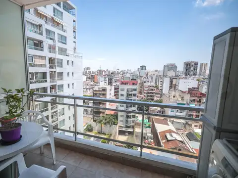 Impecable Monoambiente de categoría con balcón y amenities, pileta, laundry, apto profesional.