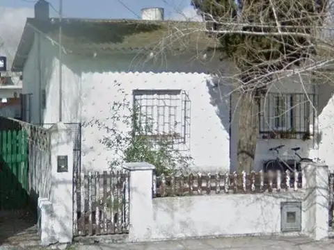 Casa en venta - 2 Dormitorios 1 Baño - Cochera - 132Mts2 - Mar de Ajó