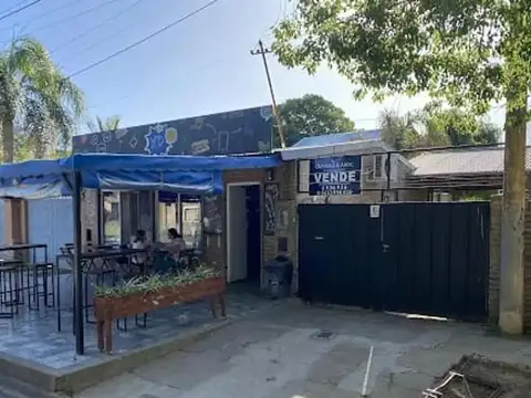 CASA CENTRICA CON LOCAL COMERCIAL  