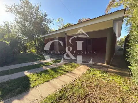 Casa De 2 Dormitorios Con Cochera Y Gas Natural A La Venta En Barrio Sol Y Rio, Villa Carlos Paz