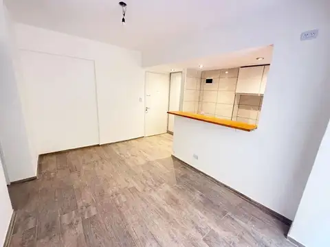Alberti 100, Piso pb