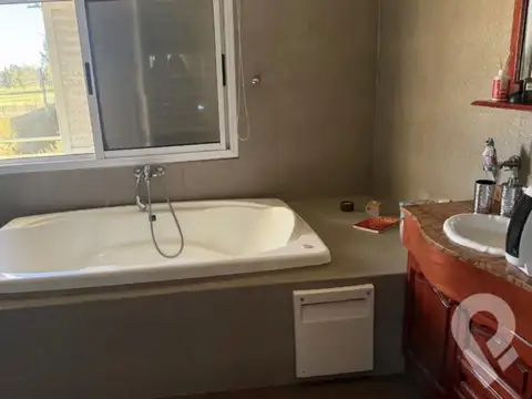 Casa en Alquiler con 1 cochera