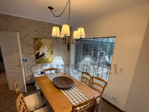 Casa 6 ambientes con 2 baños